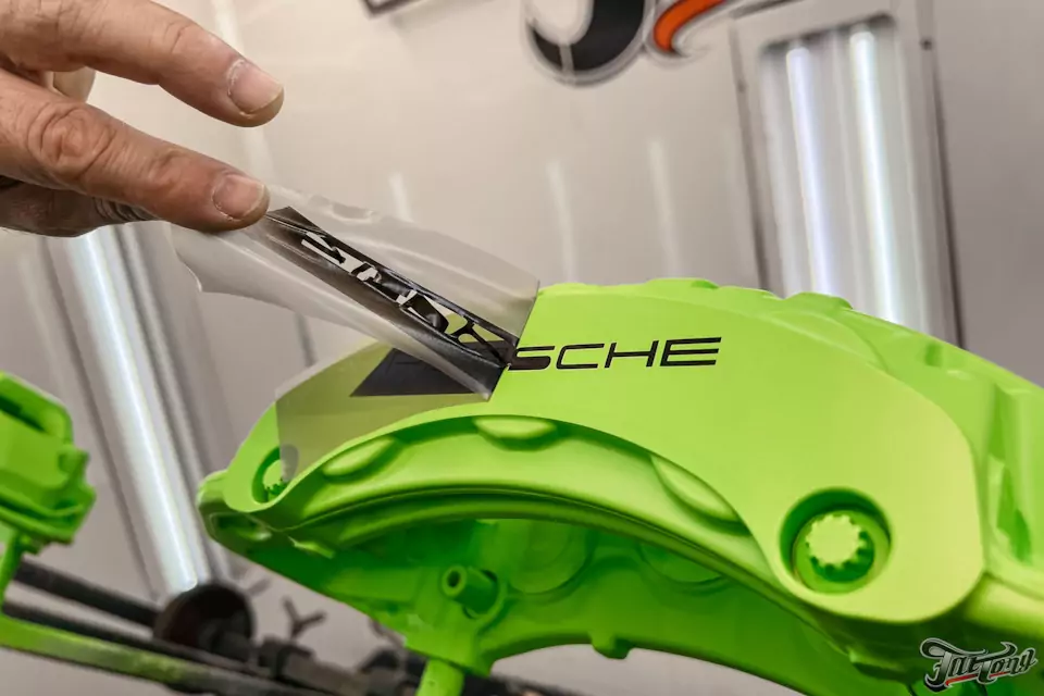 Окрас суппортов для Porsche Cayenne в цвет Acid Green